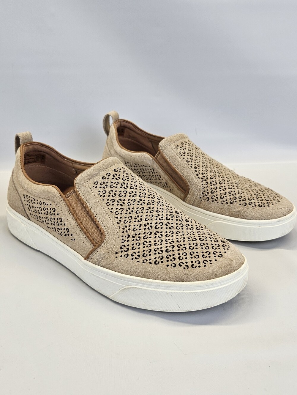 Vionic Kimmie Slip On Sneakers Perforated Suede Beige Womens 11 Supportive